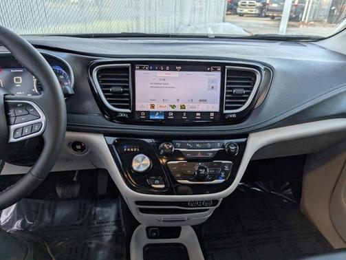 2024 Chrysler Pacifica Touring-L