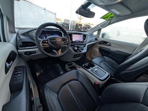 2024 Chrysler Pacifica Touring-L