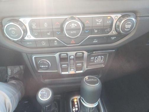 Anvil Clearcoat 2026 Jeep Gladiator Sport