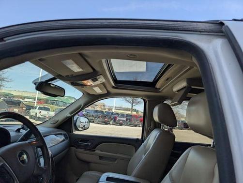 Summit White 2010 Chevrolet Suburban 1500 LTZ