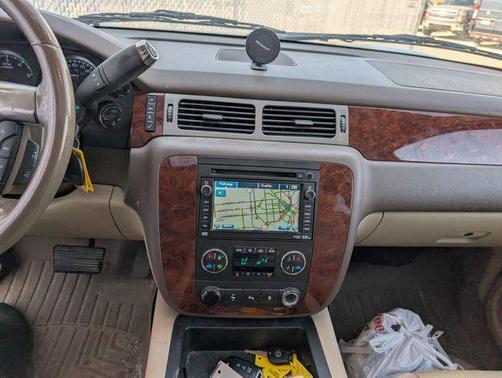 Summit White 2010 Chevrolet Suburban 1500 LTZ