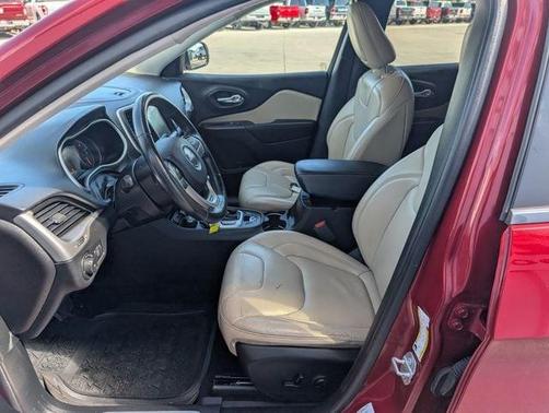 Deep Cherry Red Crystal Pearlcoat 2017 Jeep Cherokee Limited