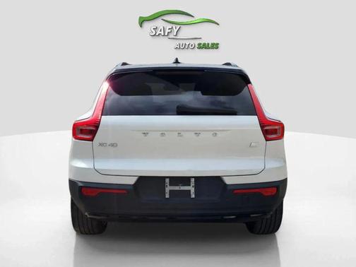 2021 Volvo XC40 Recharge Pure Electric P8