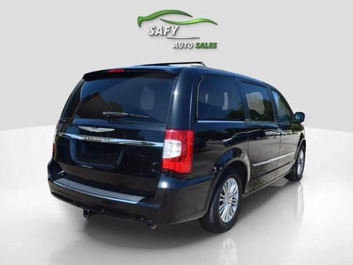 2015 Chrysler Town & Country Touring-L