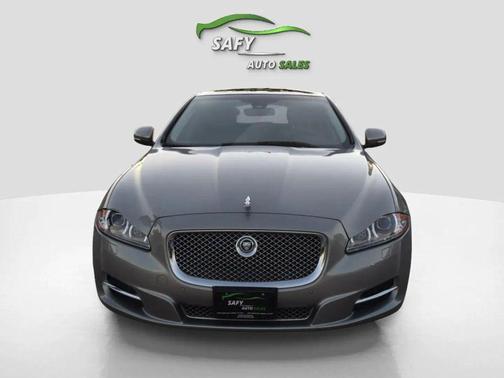 2013 Jaguar XJ Base