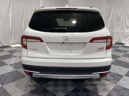 Platinum White Pearl 2022 Honda Pilot Touring 8-Passenger