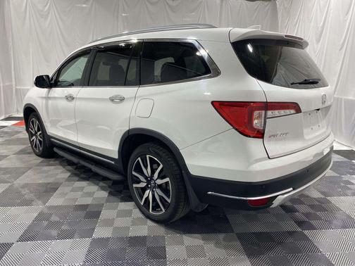 Platinum White Pearl 2022 Honda Pilot Touring 8-Passenger