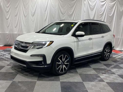 Platinum White Pearl 2022 Honda Pilot Touring 8-Passenger