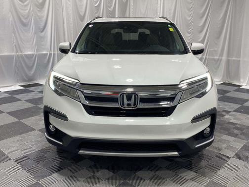 Platinum White Pearl 2022 Honda Pilot Touring 8-Passenger