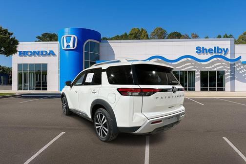 2024 Nissan Pathfinder Platinum FWD