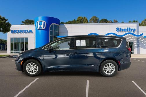 2024 Chrysler Pacifica Touring L