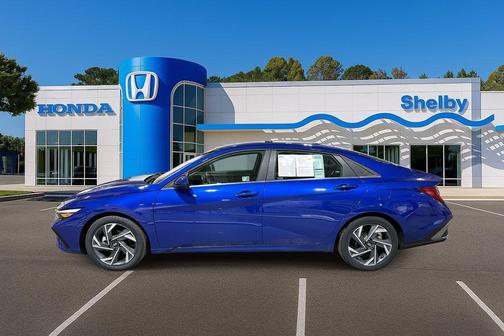 2025 Hyundai ELANTRA SEL