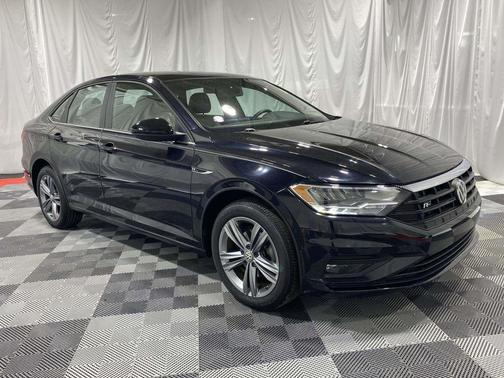 Deep Black 2019 Volkswagen Jetta 1.4T R-Line