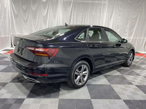 Deep Black 2019 Volkswagen Jetta 1.4T R-Line