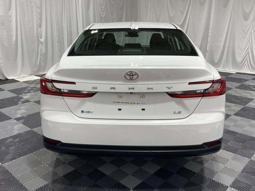Ice Cap 2025 Toyota Camry LE