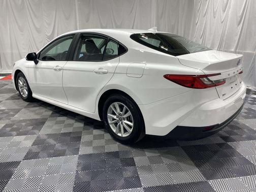 Ice Cap 2025 Toyota Camry LE