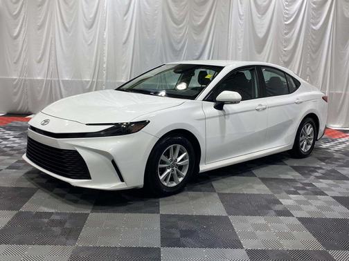 Ice Cap 2025 Toyota Camry LE