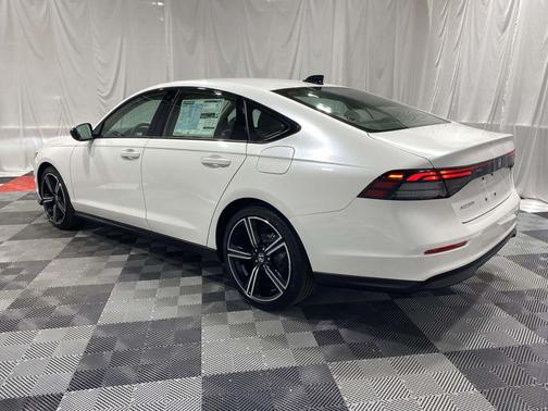 Platinum White Pearl 2026 Honda Accord SE