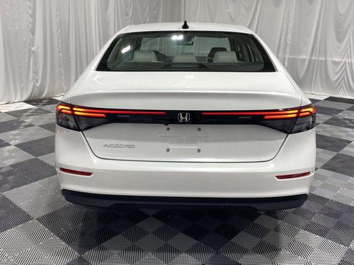 Platinum White Pearl 2026 Honda Accord SE