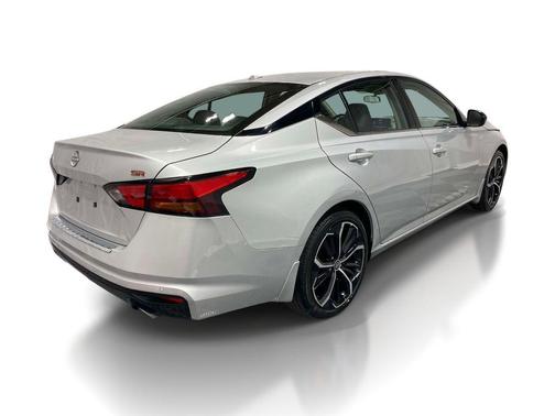 Brilliant Silver Metallic 2023 Nissan Altima SR FWD