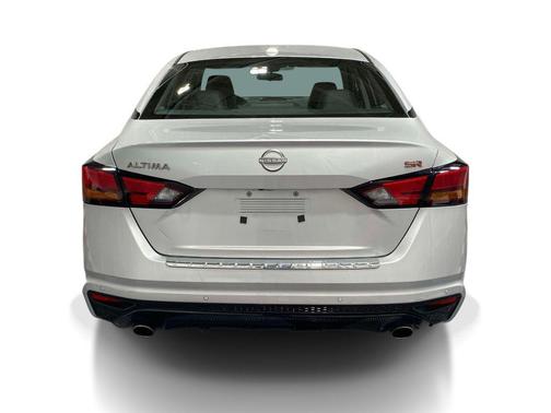 Brilliant Silver Metallic 2023 Nissan Altima SR FWD