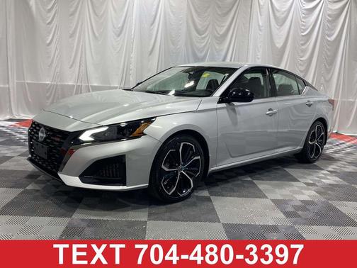 Brilliant Silver Metallic 2023 Nissan Altima SR FWD