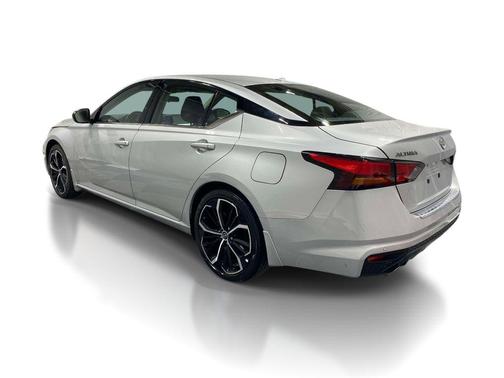 Brilliant Silver Metallic 2023 Nissan Altima SR FWD
