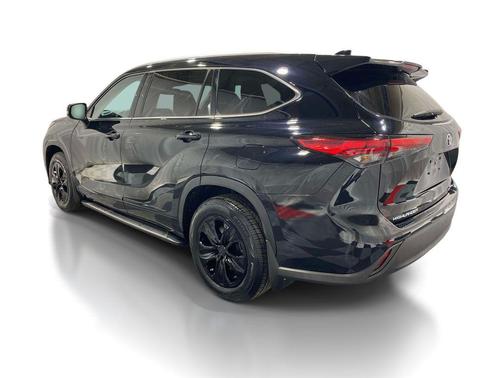 Midnight Black Metallic 2022 Toyota Highlander XLE