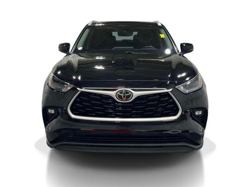 Midnight Black Metallic 2022 Toyota Highlander XLE