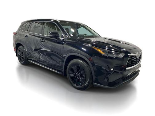 Midnight Black Metallic 2022 Toyota Highlander XLE