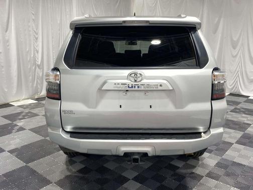 Classic Silver Metallic 2016 Toyota 4Runner SR5