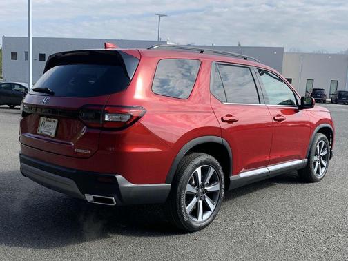 2025 Honda Pilot Touring 8-Passenger