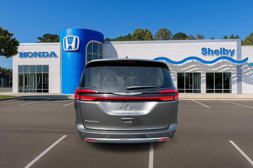 Granite Crystal Metallic Clearcoat 2023 Chrysler Pacifica Touring L