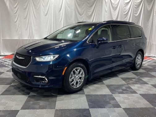 Fathom Blue Pearlcoat 2022 Chrysler Pacifica Touring L