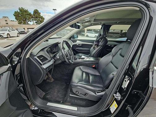 2018 Volvo XC90 T5 Momentum