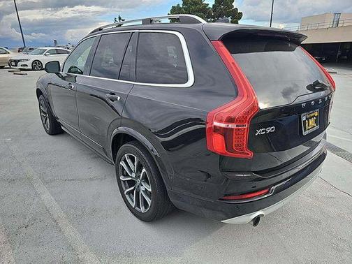 2018 Volvo XC90 T5 Momentum