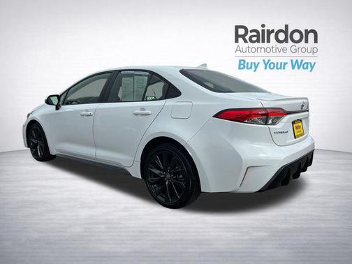 Ice Cap 2023 Toyota Corolla SE