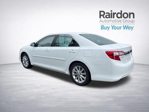 Super White 2013 Toyota Camry XLE