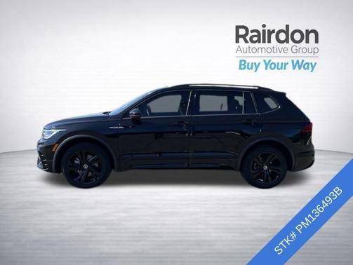 Deep Black Pearl 2023 Volkswagen Tiguan 2.0T SE R-Line Black 4MOTION