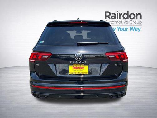 Deep Black Pearl 2023 Volkswagen Tiguan 2.0T SE R-Line Black 4MOTION