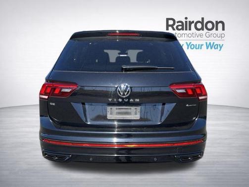 Deep Black Pearl 2023 Volkswagen Tiguan 2.0T SE R-Line Black 4MOTION