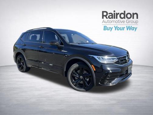 Deep Black Pearl 2023 Volkswagen Tiguan 2.0T SE R-Line Black 4MOTION