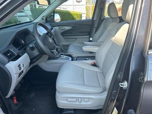 2019 Honda Pilot Touring 8-Passenger