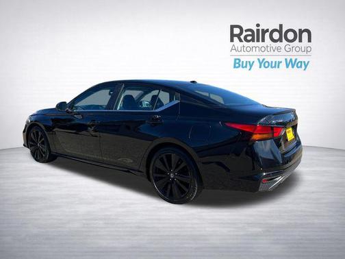 Super Black 2020 Nissan Altima SR FWD