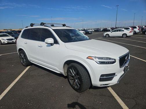 2016 Volvo XC90 T6 Momentum