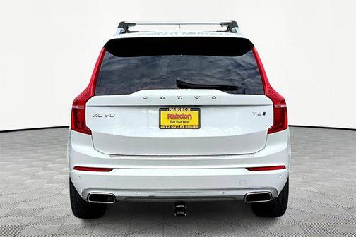2016 Volvo XC90 T6 Momentum