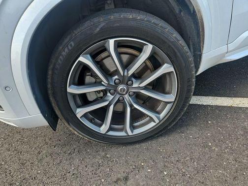 2016 Volvo XC90 T6 Momentum