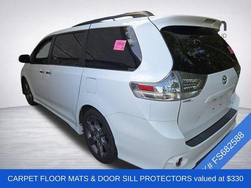 Super White 2015 Toyota Sienna SE