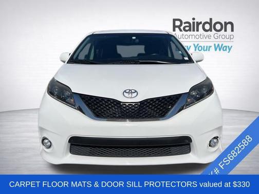 Super White 2015 Toyota Sienna SE