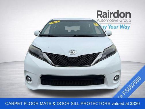 Super White 2015 Toyota Sienna SE